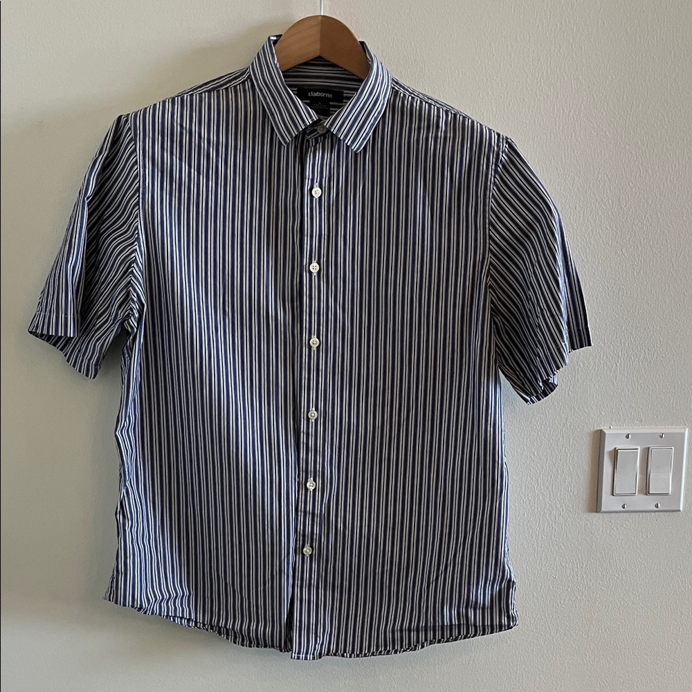 Claiborne Men's Purple and White Striped Button-Down Short Sleeve Shirt